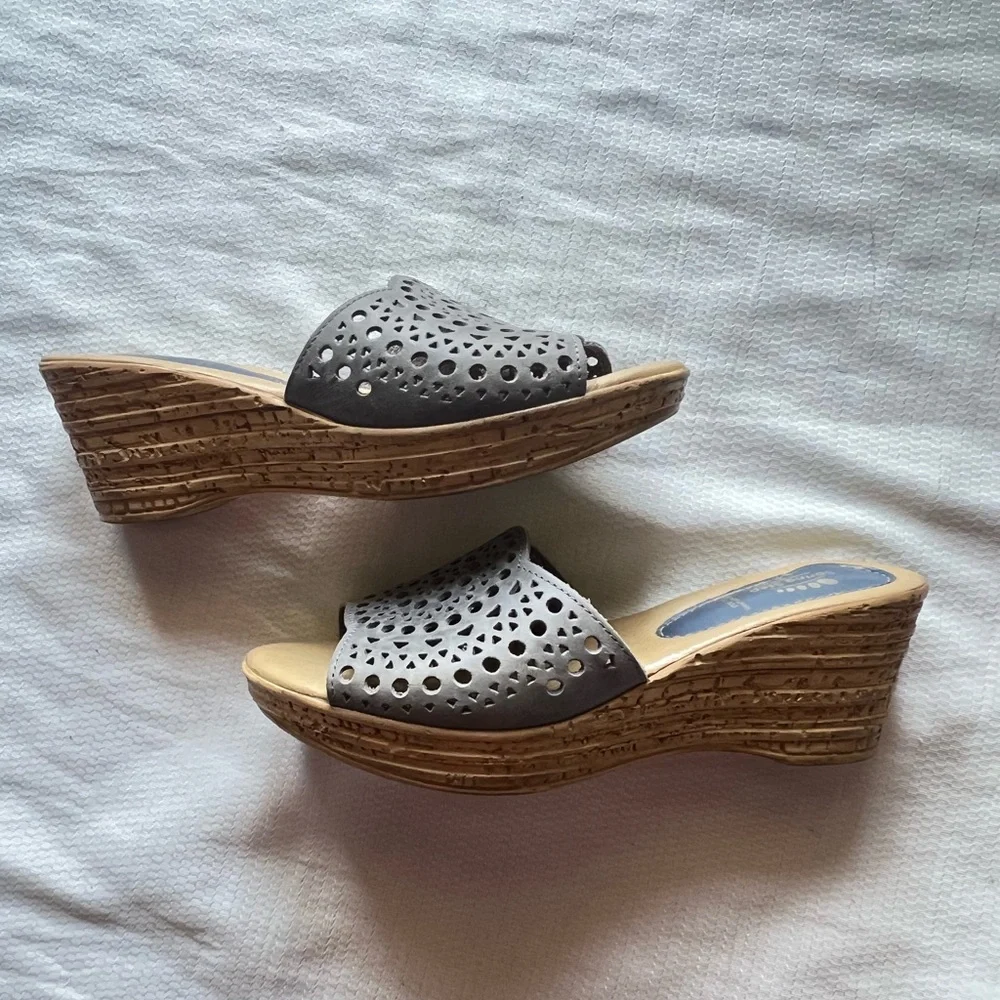 Spring Step‎ Gray Platform Wedges
